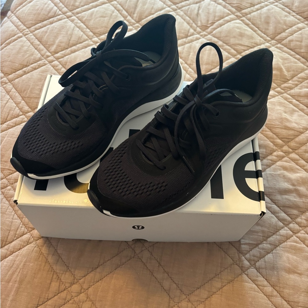 lululemon athletica Black Womens Training Sneakers with White Midsole Size 7.5